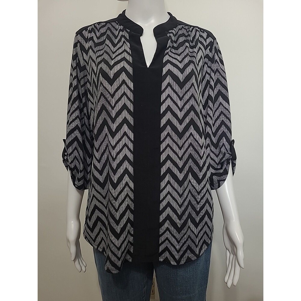 Per Seption Petite Top Womens Size PXL Black Gray V Neck Chevron Geometric